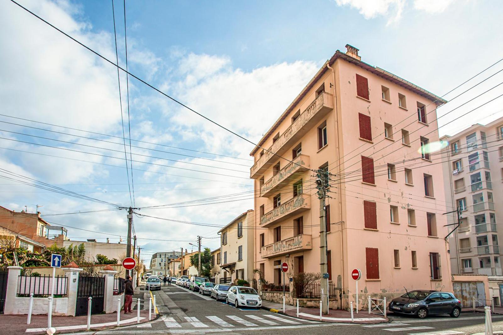 Apartment #3 Centre, Balcon, Lumineux, Stationnement Facile, Confort